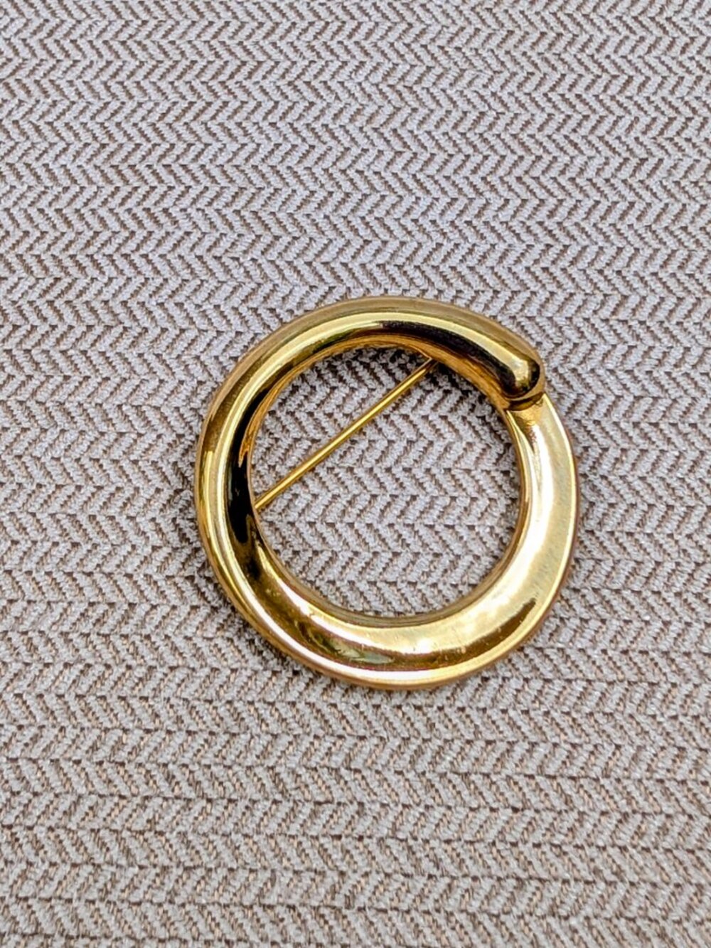 Monet Swirling Brooch in Gold Tones - Vintage - Picture 7 of 8